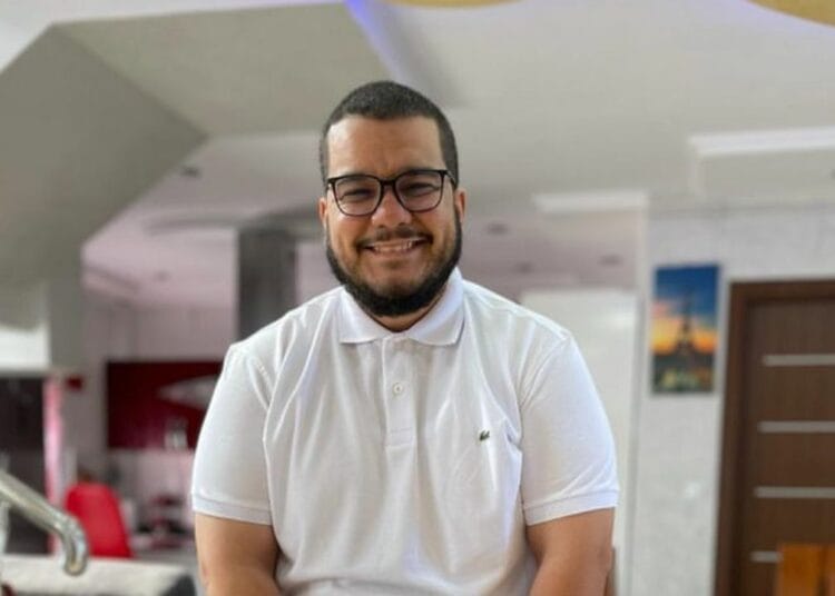 Hicham Cook en plein bad buzz : ses menus Iftar jugés trop chers enflamment la toile ! Hicham Cook en plein bad buzz : ses menus Iftar jugés trop chers enflamment la toile !