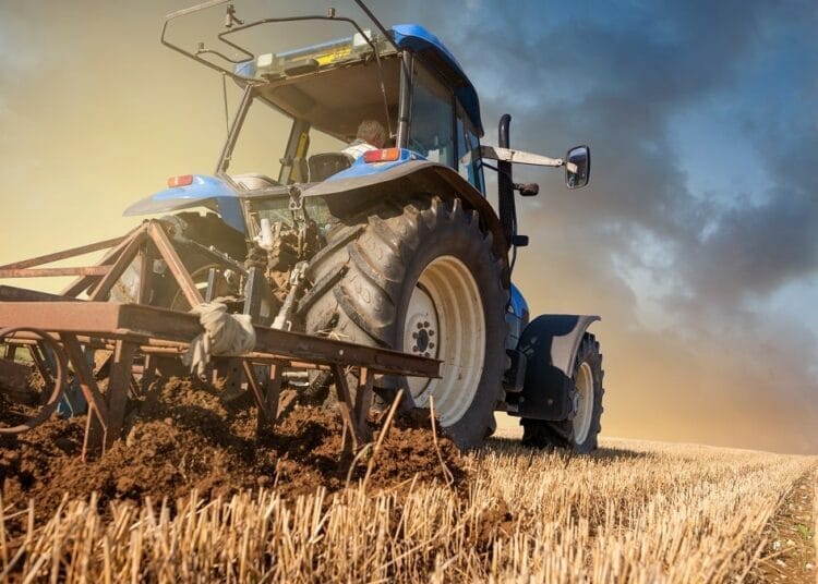 Réforme agricole en Algérie : vers une autonomie alimentaire ? Algérie : lancement du premier tracteur agricole 4×4 fabriqué localement par Sonalika-Famag