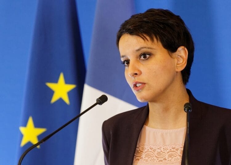 Controverse en France : une ex-ministre d’origine marocaine fait polémique Controverse en France : une ex-ministre d’origine marocaine fait polémique