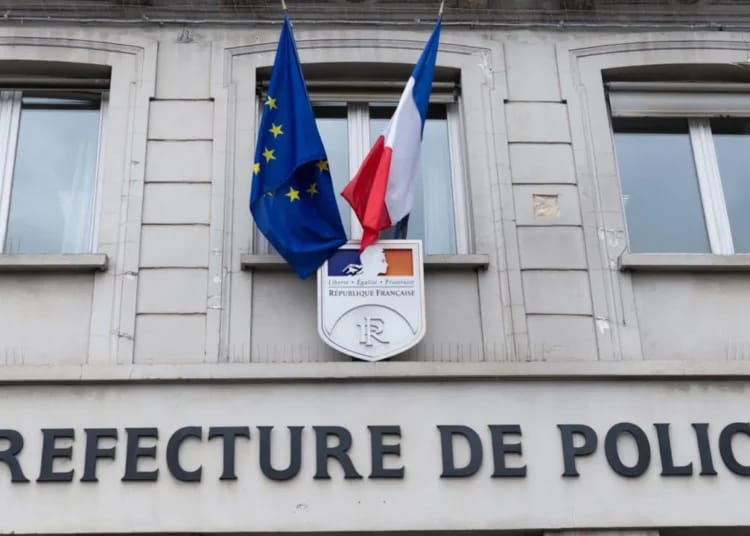 Bonne nouvelle pour les étrangers en France : une préfecture simplifie l'obtention des titres de séjour Titres spéciaux : les véritables exigences de l'État dévoilées