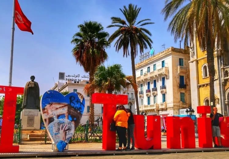 Voyage en Tunisie : l'incroyable ruée des touristes algériens cet été Carrefour visé en Tunisie après un appel au boycott d’Israël