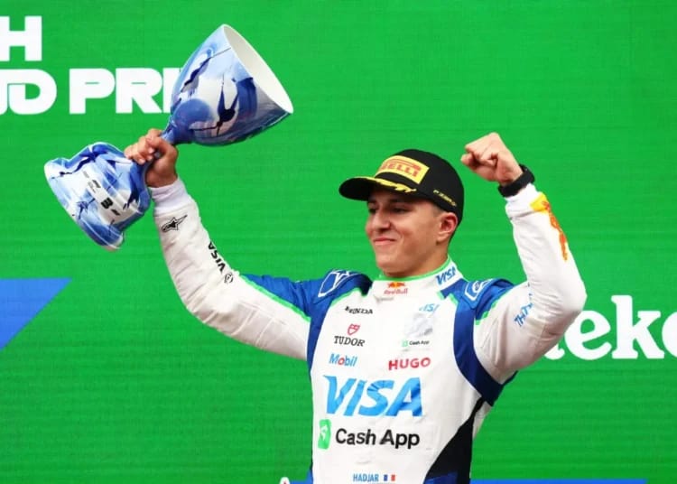 Isack Hadjar, pilote franco-algérien crée la surprise sur le podium F1 de Zandvoort Isack Hadjar, pilote franco-algérien crée la surprise sur le podium F1 de Zandvoort