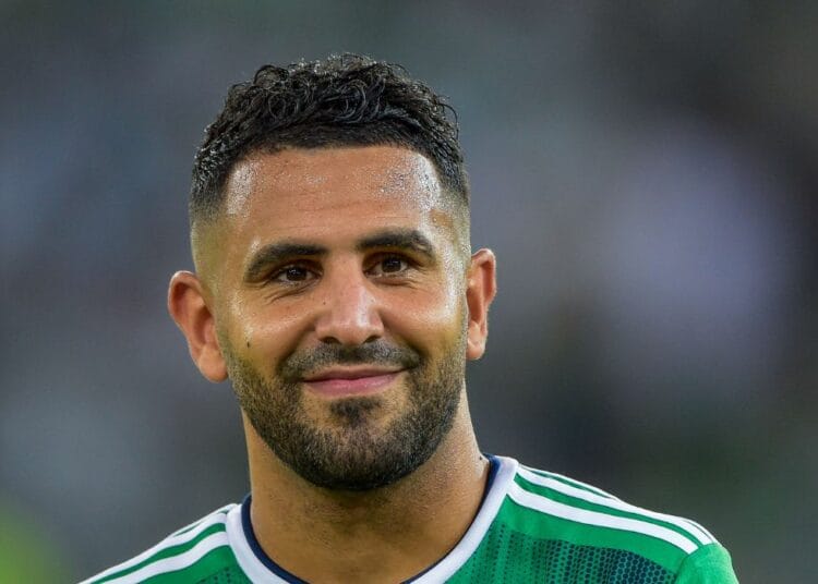 Pourquoi Mahrez a-t-il dit Wallah, je suis mort ? Riyad Mahrez console un enfant en larmes dans une vidéo touchante