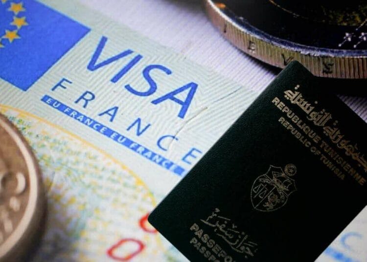 Visa France 2025 : forte baisse pour les Algériens annoncée Visa France 2025 : forte baisse pour les Algériens annoncée