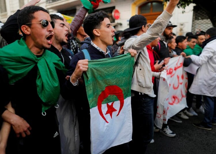 Algérie: Pourquoi l’ONR attaque la CNR ? Algérie: Pourquoi l’ONR attaque la CNR?