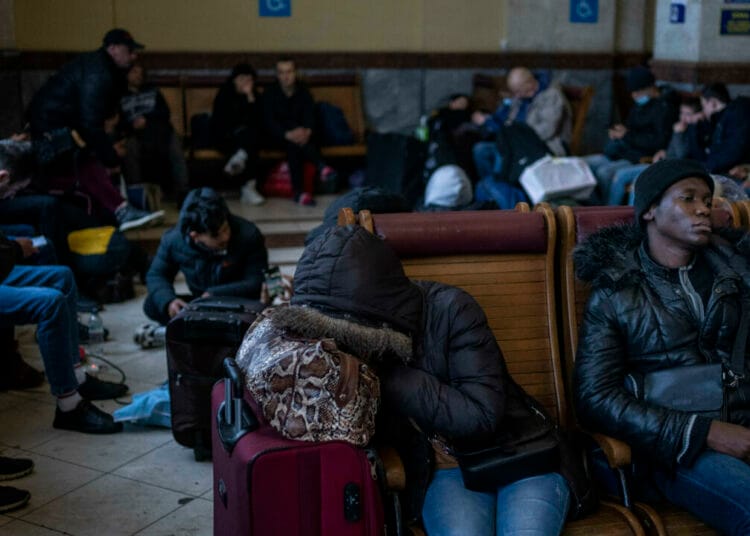 Titre de séjour en France : la galère des étudiants étrangers, des témoignages accablants
