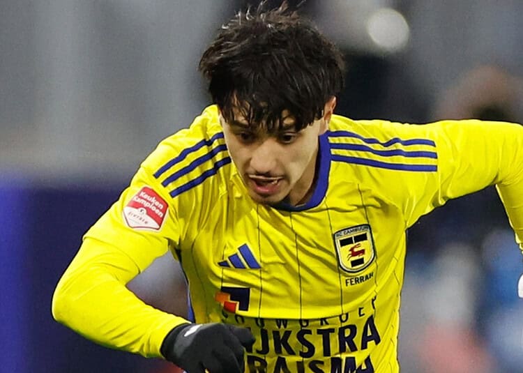 Ichem Ferrah : Un atout de taille pour Cambuur Ichem Ferrah en mouvement lors d'un match de football avec Cambuur.
