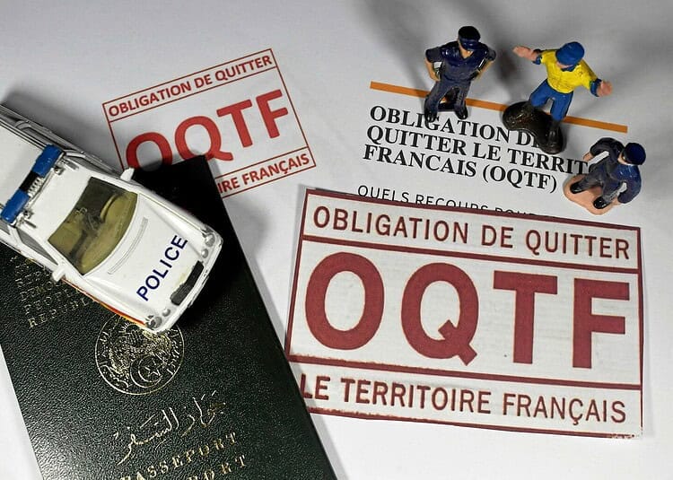 Algérien relaxé : Comment a-t-il échappé à l'OQTF ? OQTF, obligation de quitter le territoire français, immigration.