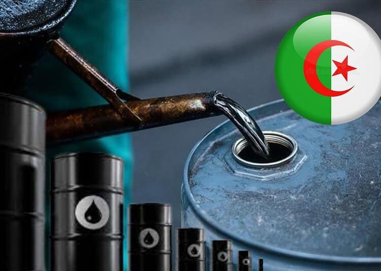Pétrole sous 60 $: quel impact réel pour l’Algérie ? Réservoir d'huile avec drapeau algérien en arrière-plan.