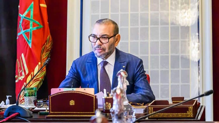 Le roi Mohammed VI du Maroc en réunion officielle.