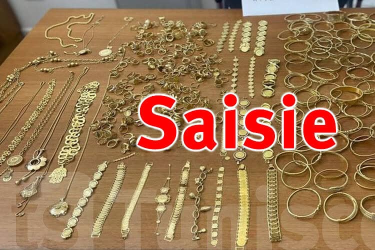 Collection de bijoux en or de contrebande en Algérie.