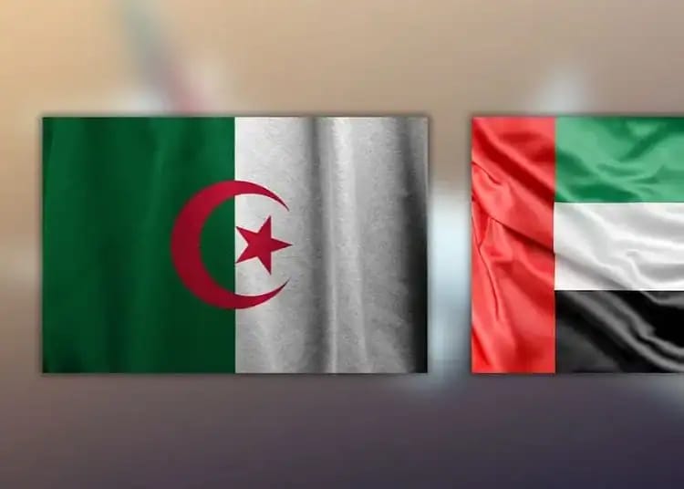 Drapeaux de l'Algérie et des Émirats Arabes Unis côte à côte.