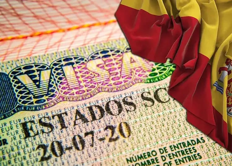 Explosion des Fraudes : régularisation en Espagne Billet d'entrée pour le match Espagne avec drapeau espagnol.