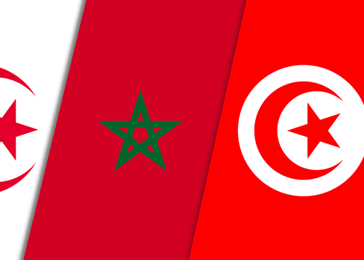 Drapeaux de l'Algérie, du Maroc et de la Tunisie côte à côte.