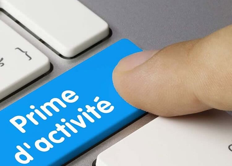 Étudiant étranger : êtes-vous éligible à la prime d'activité ? Touche sur un clavier avec le bouton Prime d'activité en bleu.