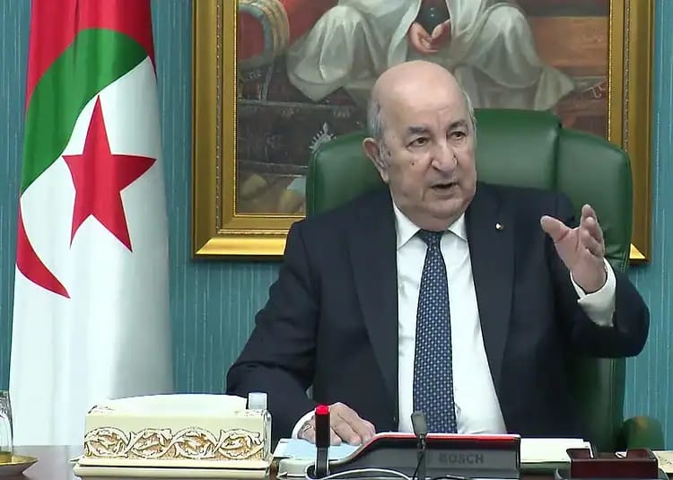 Le président Tebboune lors d'une réunion gouvernementale en Algérie.
