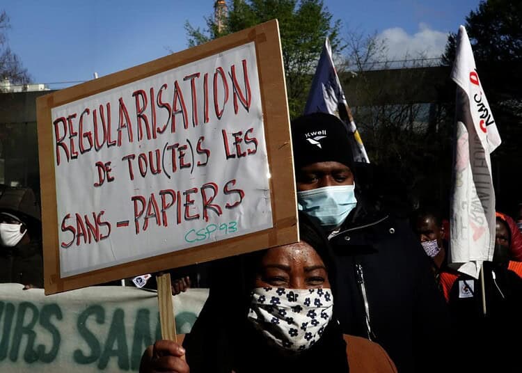 Manifestation pour la régularisation des sans-papiers en France.