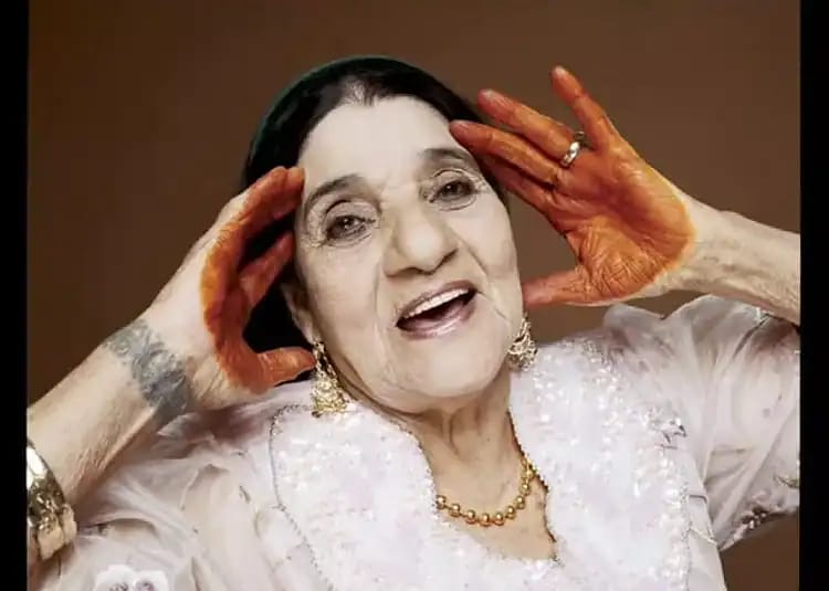 Cheikha Rimitti, mère du raï, en portrait, hommage culturel.