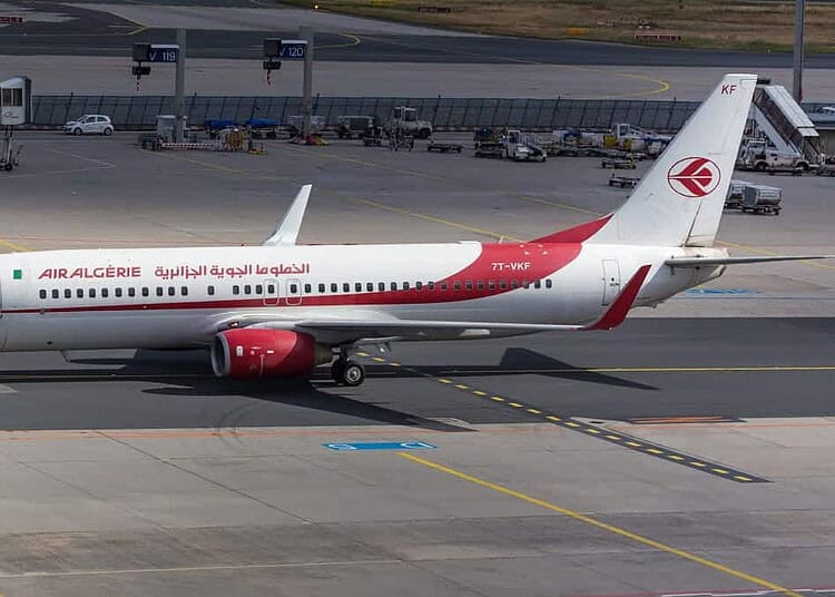 Air Algérie lance une nouvelle destination européenne cet été Avion Air Algérie prêt pour le vol entre Alger et Manchester.