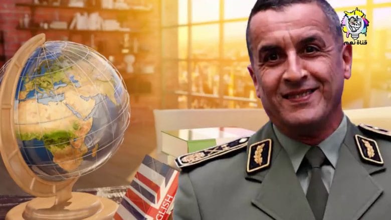Général-Major Mohamed Kaidi en uniforme Général-Major Mohamed Kaidi en uniforme militaire dans un bureau moderne.