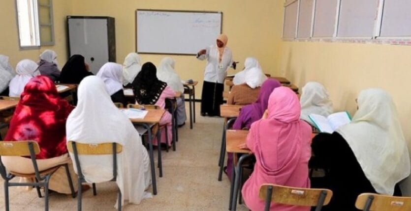 L’analphabétisme est en phase de disparaitre en Algérie Groupe de femmes en classe d'alphabétisation en Algérie.