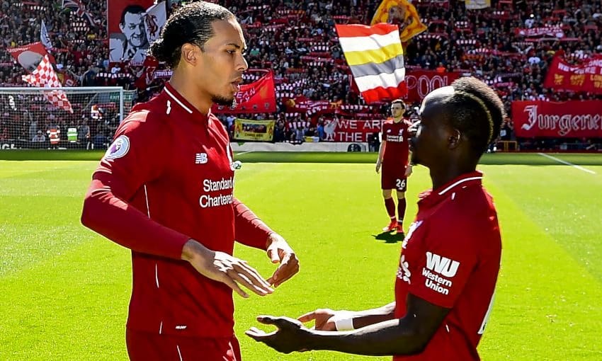 Virgil Van Dijk : « je suis très triste pour Sadio Mané » Virgil Van Dijk et Sadio Mané lors d'un match de football.