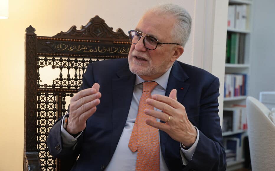 Le recteur Hafiz parle lors d'une interview en France.