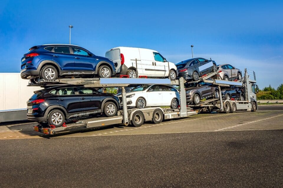 Algérien jugé à Alger pour trafic de voitures récentes Algérien jugé à Alger pour trafic de voitures récentes